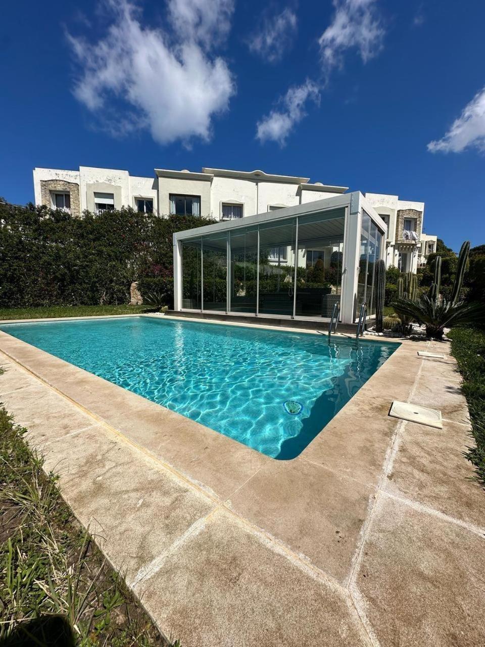 Daijobu In Relax In Exclusive Pool Tanger